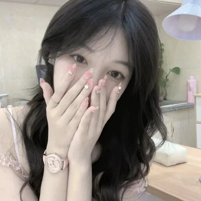 号舱房的女人
